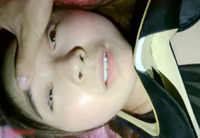 给下了迷魂药的大学生妹子被猥琐男任意玩弄