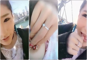 东北口音长得像谢娜的女主播在游乐园吃着撸串玩露出反正我看着也是直接撸.mp4