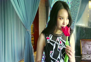 极品美乳长腿女神索菲Sofia 喷血黑丝.mp4