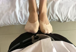 约操身材超棒长腿野模 先肉丝船袜足交.mp4