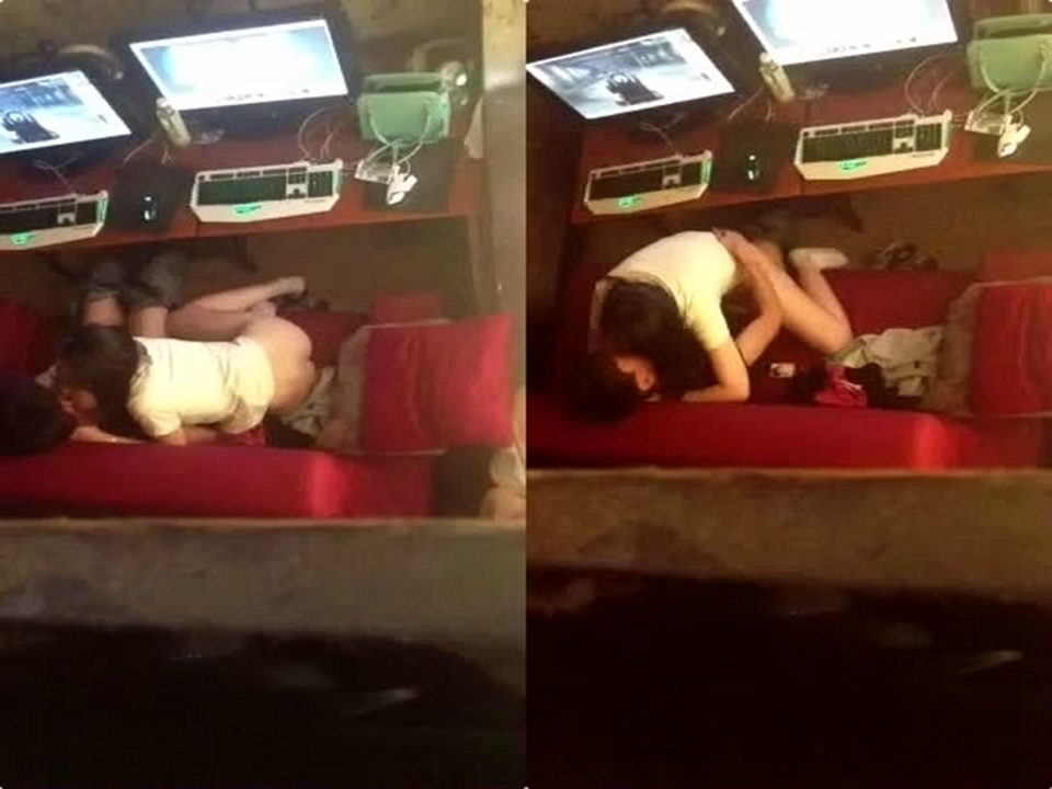 网吧包间激战的男女情侣.mp4