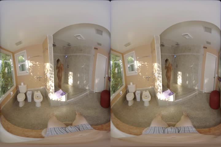 Princess Leia comes back from battle eager to please this big dick in VR