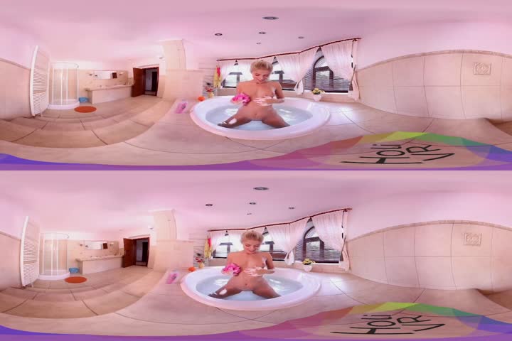 VR Porn Three wet girls having a bath tub party  Virtual Porn 360