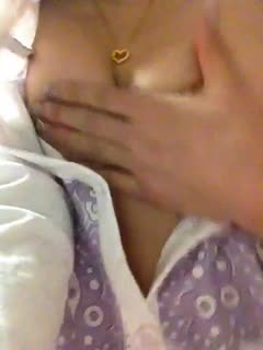 孤独寂寞的妹子年纪轻轻木耳却已黑.mp4