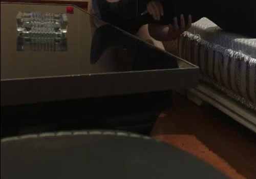 真變態，又是扮作狗，又是吹簫的，花錢伺候人傢，有錢人的世界我不懂