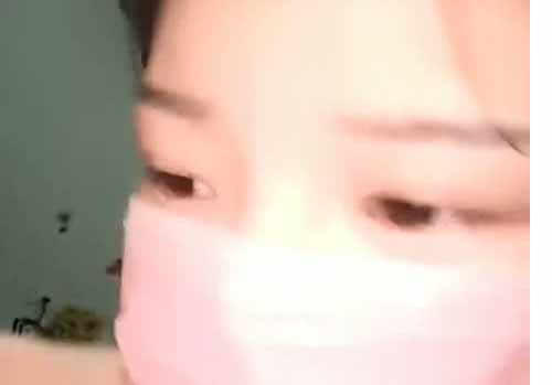 宅男女神麼麼噠不知道被哪個雞巴把肚子搞大瞭，挺著個大肚子和狼友互動