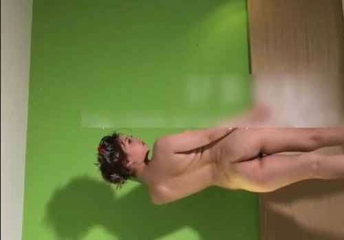 脫脫校花冷艷大尺度私拍視頻 軟大乳房濕潤逼逼一看就想操