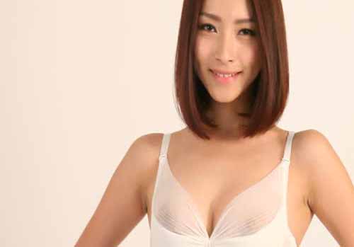 車模湯若言早期露點內衣寫真