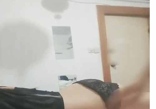 95年河南小夥直播期間為瞭收益竟強行扒掉女友內褲要操她給會員觀看美女拼命的反抗最終還是被操瞭還被幹高潮瞭.