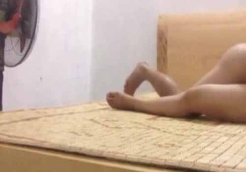 2017年越南國民經濟學院女大學生秋雅琪不雅視頻泄露風波 無套抽插 柔情似水 無水印完整版