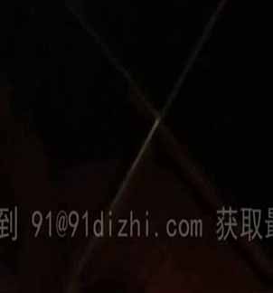 大學時暗戀的美女同學多年後再見面時被我帶到賓館啪啪看見她吃雞巴的樣子忍不住狠狠的幹她！