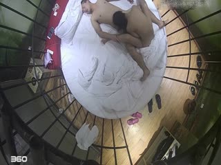 這是啥主題情趣酒店水滴攝像頭TP一對年輕情侶在籠子裡啪啪個人感覺很不吉利