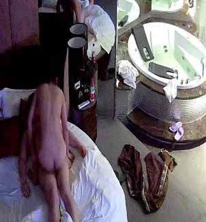 酒店水滴攝像頭偷拍眼鏡小胖和女友啪啪胖哥這小雞雞估計滿足不瞭這騷女友