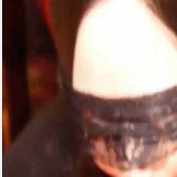 夜店附近碰到的極品大奶美女借口送她回傢車上捏奶誘惑口爆後帶到酒店激情啪啪來勁後美女自己還拿著手機拍攝.國語