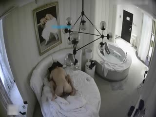 酒店偷拍胖男约炮颜值不错的美女啪啪爱不释手床上操完又到浴缸干连续搞了3次.mp4