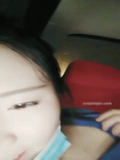 文艺范的漂亮美女主播车内直播时故意勾引网约车中年司机,又嫩又漂亮司机几次扑上去要操她,都搞喷潮了,国语!.mp4