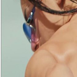 完美極品身材美女全裸抹油享受太陽浴誘惑 想不想與她來一場男女肉體的摩擦1080P超清