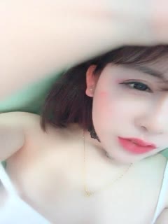 颜值很高的美女主播不停向狼友们展示自己的翘臀诱惑十分