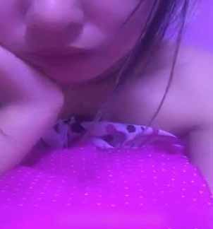 廣州90後情侶白天上班夜晚兼職主播賺外快不刷禮物不讓看操B