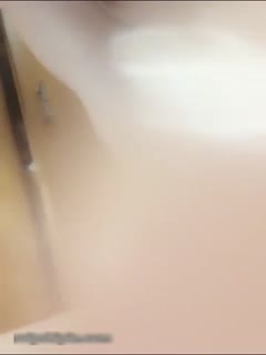 有惊喜看着女神湿润的逼逼下面好硬啊