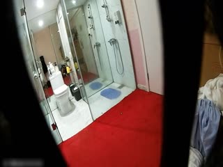 名门夜宴偷拍系列之美女模特伊伊换衣服洗澡被隐藏摄像机偷拍