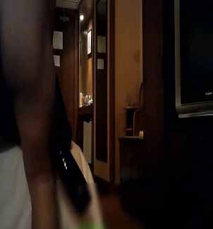 C仔哥作品之極品上原亞衣拿著手機拍C仔哥的大雞巴留紀念