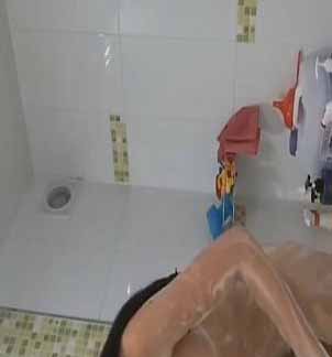 34歲高貴氣質美少婦浴室與情人視頻脫衣洗澡