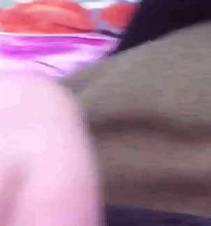 趁表哥不在傢扒瞭表嫂的褲子就開操肥厚豐滿的鮑魚被幹高潮瞭一邊呻吟一邊說：使勁啊！