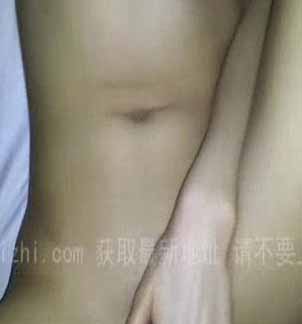 好鄰居隔壁美少婦女白領深夜上我傢幫忙解決性方面饑渴