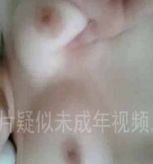 哥們非常漂亮白嫩的34F大奶女友