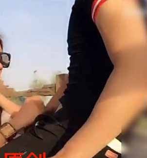 屌炸瞭大白天一對情侶在公園裡啪啪