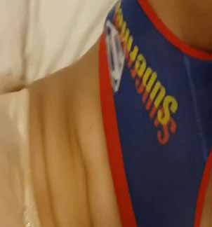 平時很拽的錐子臉女友穿著超人內褲被操扮處女喊疼720P高清