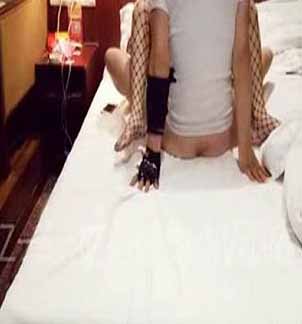 賓館幹極品絲襪少婦從床上幹到落地窗前內噴