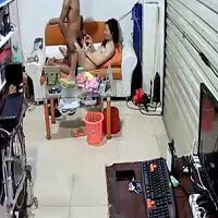 TP一對情侶洗完澡後在門市部裡幹炮