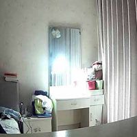 攝像頭監控偷拍樣子很騷的老婆要換上情趣自拍一下再草逼