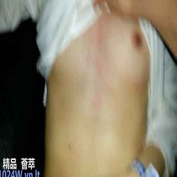 打扮蠻時尚的小騷貨一晚被幹瞭三次從沙發到床上：01