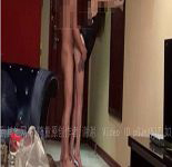 兩個富二代賓館玩弄長腿車模，輪流幹的女孩受不瞭直想跑.mp4