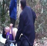 真奇葩！鄉下老領導帶著兄弟到小樹林嫖妓兄弟在旁邊站崗.mp4