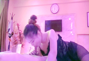 性感高挑的美女还没服务完就忍不住抱着操了