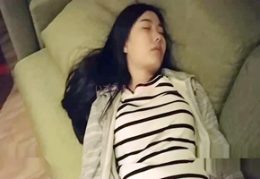 套路嚇藥m倒朋友婚禮上認識的氣質伴娘,帶到房間內射濃精