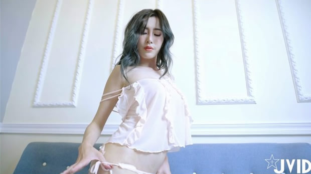 女王艾比！想脱又不脱的姿态最性感