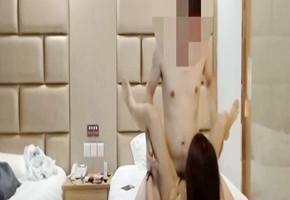 做到一半朋友来电话少妇不敢叫出声
