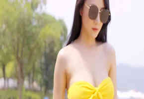日光浴美少妇 何嘉颖