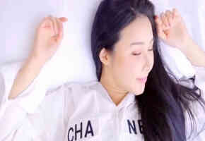 少女的白衬衣 子怡
