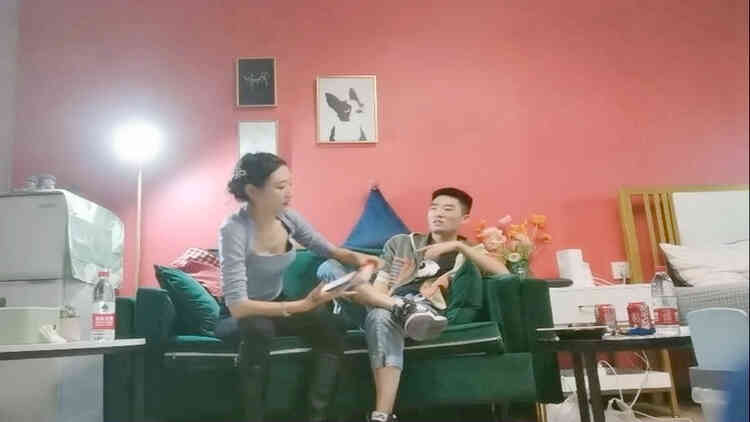漂亮小少妇，苗条温柔口活技术好，小穴水多又紧激情啪啪