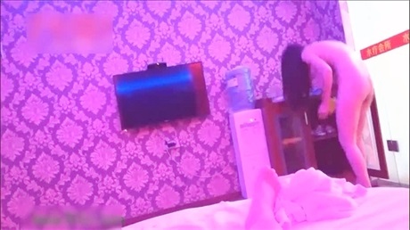 某水疗会所元选了个刚离异没多久的性感美少妇,口爆胸推样样精通,床上功夫实在不错.全程国语!