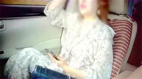 黑丝不穿内裤御姐被老司机下药边走边摸拉到偏僻的地方