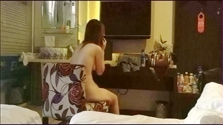 酒后发情的企业老板酒店暴操嫩妹二奶颜射白浆