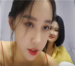女主播的幼小身材