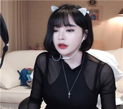 女主播的紧身黑色内衣1